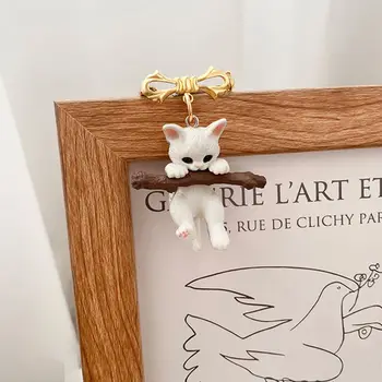 3D Pisica Drăguț Animal Brosa Pisica Alba Broșe Deține o Sucursală Cat Îmbrățișare Copac Brosa Trei-dimensional Ace de Rever Sac Decorare